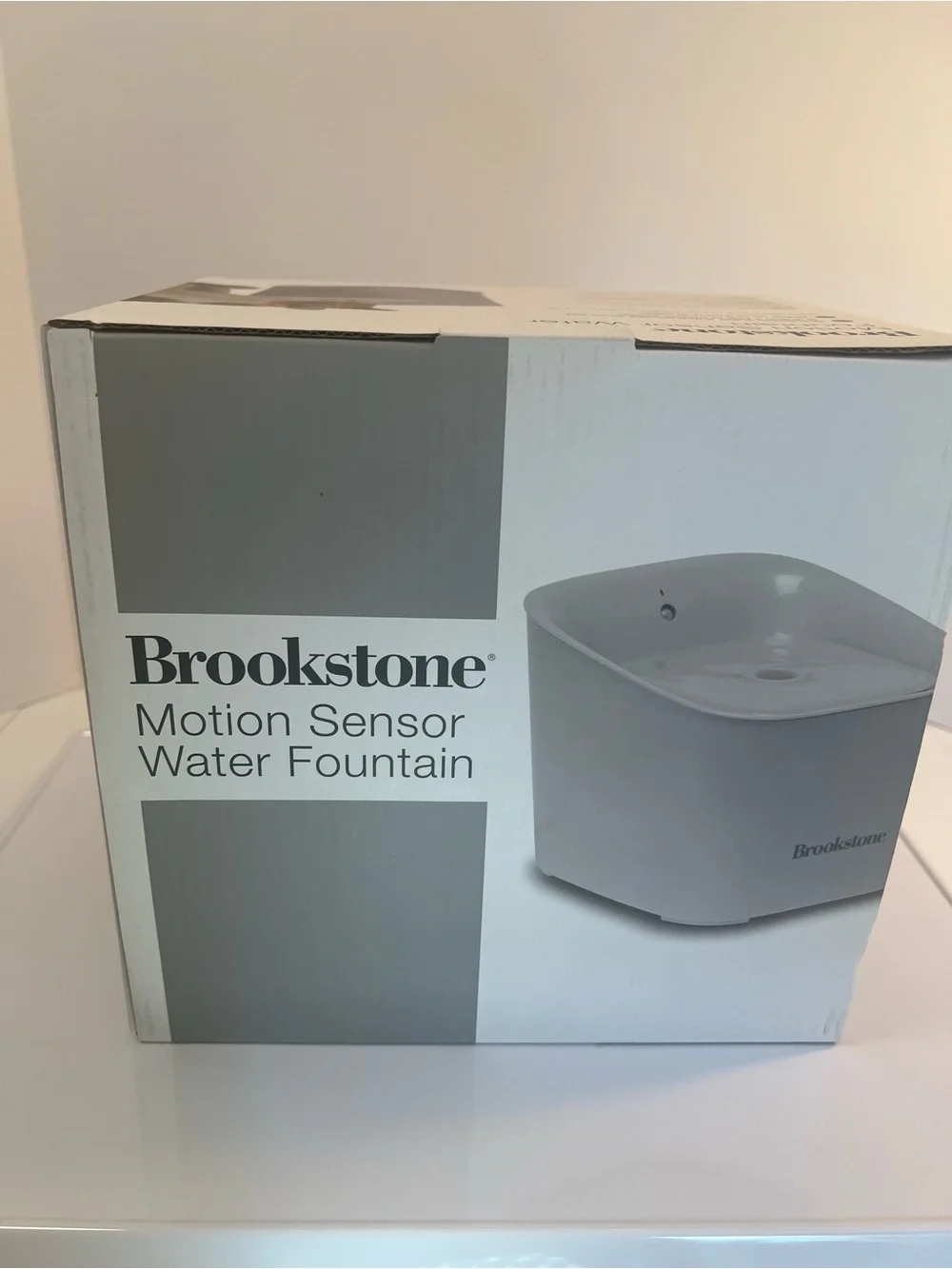 Brookstone Motion Sensor Pet Water Fountain - Light Gray—New in Box.